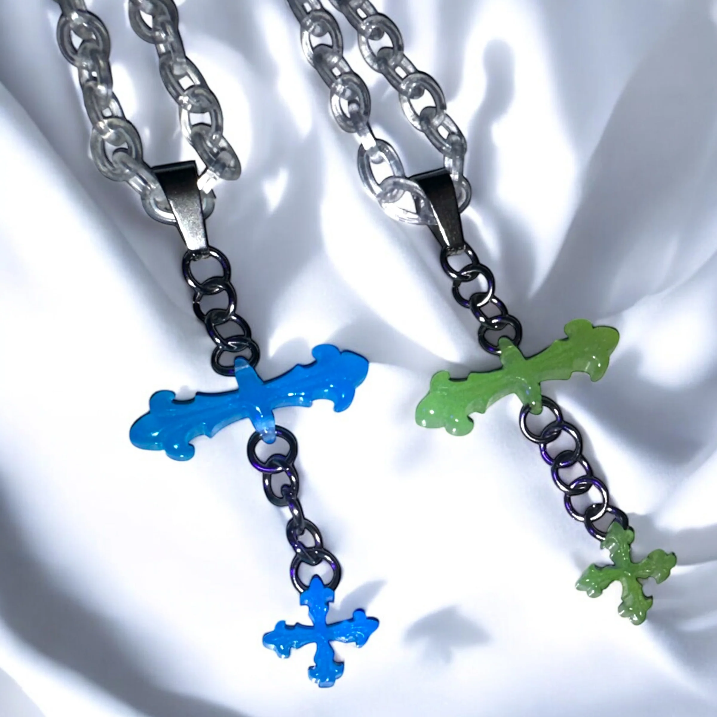 Glow in the Dark Gatsby Chain - Image 4